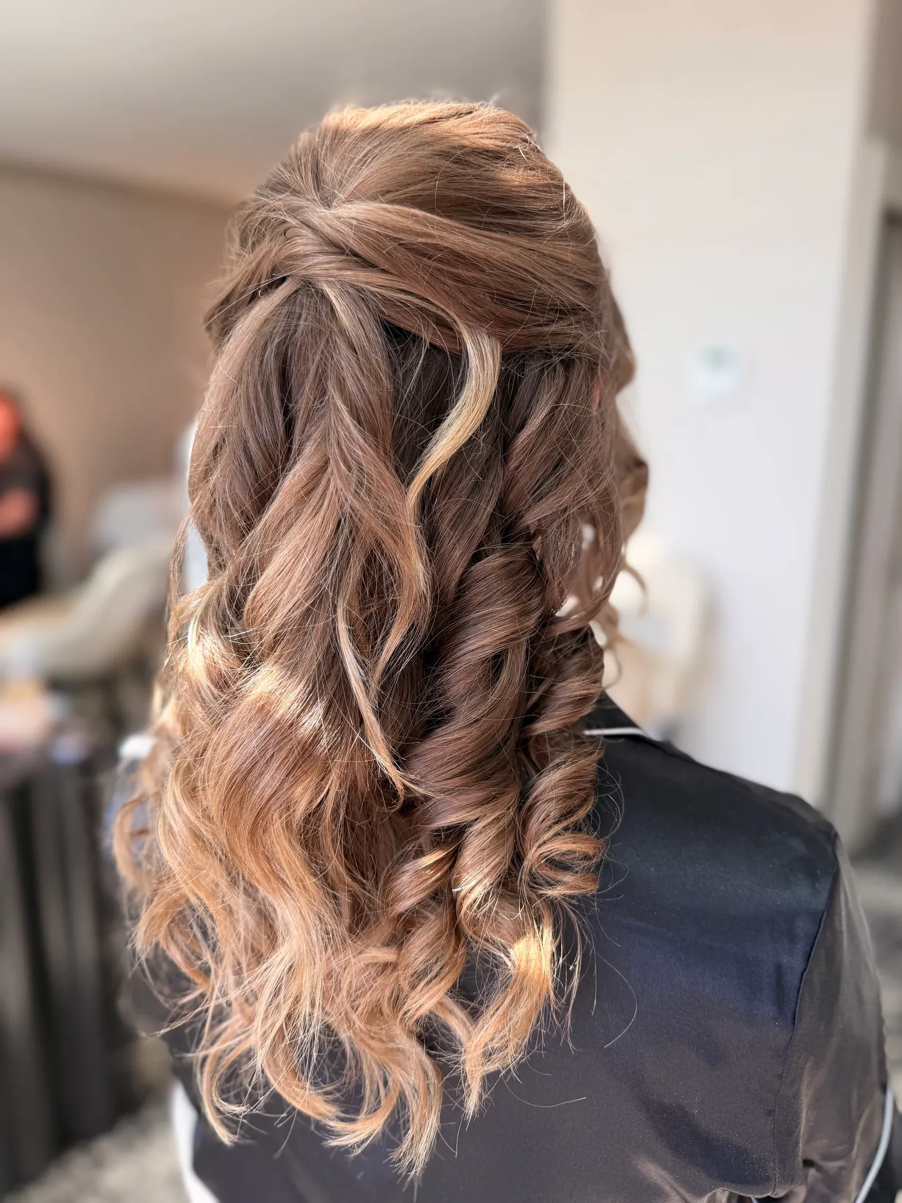 Half-up highlighted bridal curls styled by Glow Salon & Spa in Carmel, Indiana